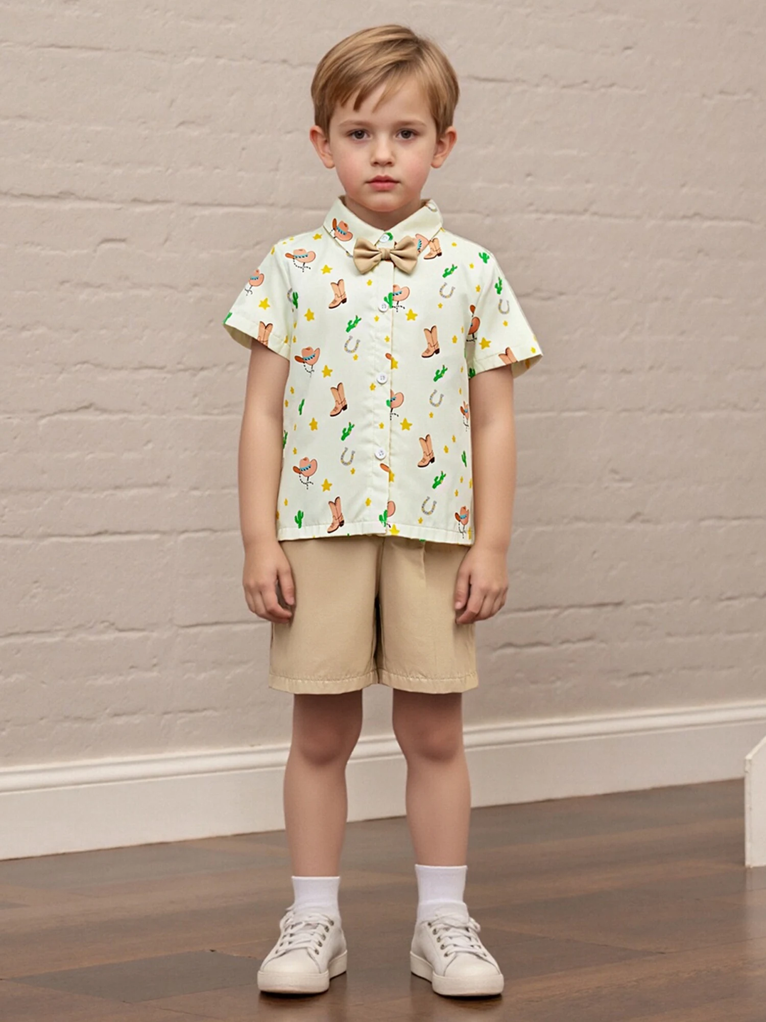 

Infant Boy s Stylish Summer Ensemble Vintage-Inspired Western Print Shirt with Matching Shorts for a Cool Look