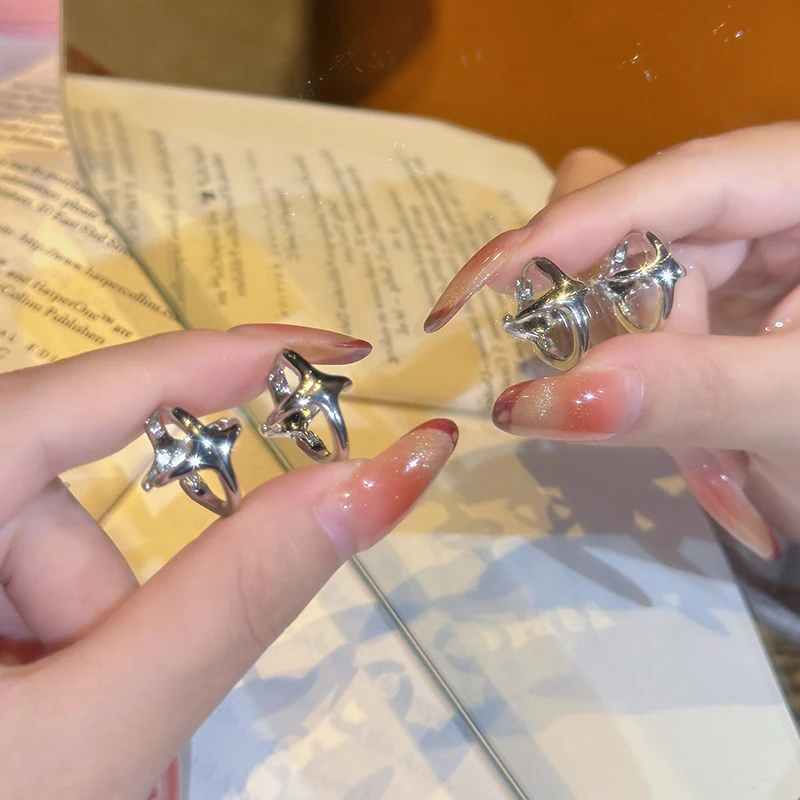 GANPUP Neue Silberfarbene Minimalistische Stern-Creolen für Frauen, Alltagsschmuck, Modisches Ohrpiercing-Schmuckstück, Geschenk für Partys. – Detail 3