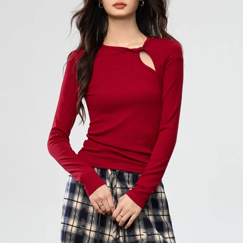 

Высококачественная дизайнерская футболка с длинными рукавами и полым темпераментом, женская ранняя осень, французский внешний топ с поворотом