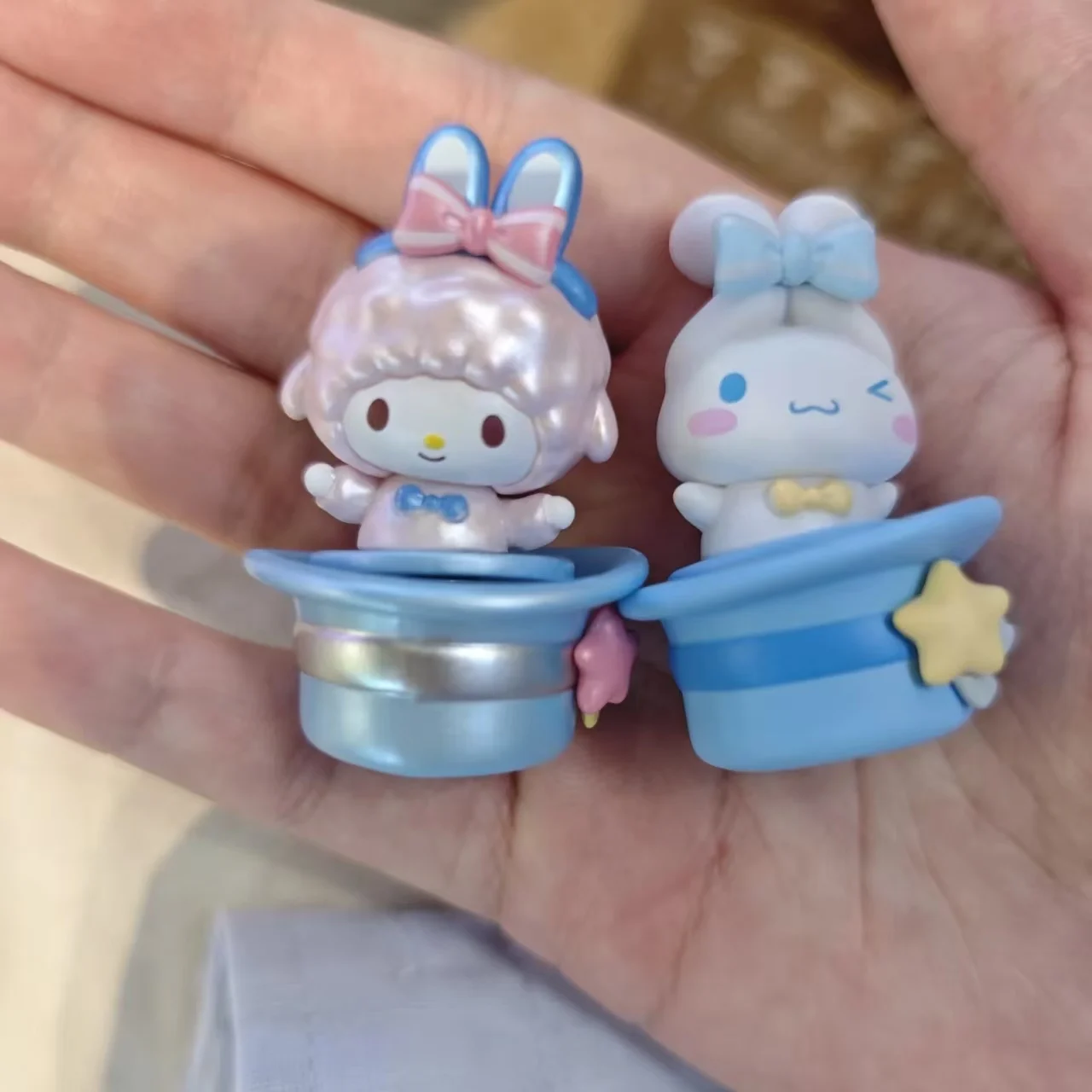 Nowa Niesamowita Seria Magicznych Kapeluszy Śliczne Zawieszki Niespodzianki Modne Zabawki Blind Box Mini Ozdoby Ręcznie Robione Prezenty Lalki z Kreskówek