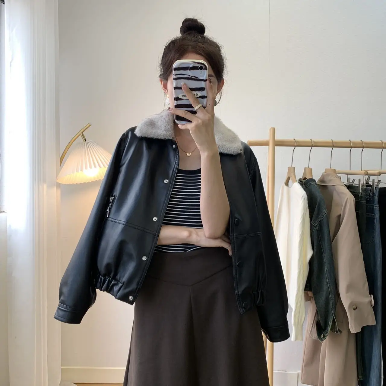 

2025 New Spring and Autumn Short Leather Jacket for Women's Coat Leather Graphite Light Cloth