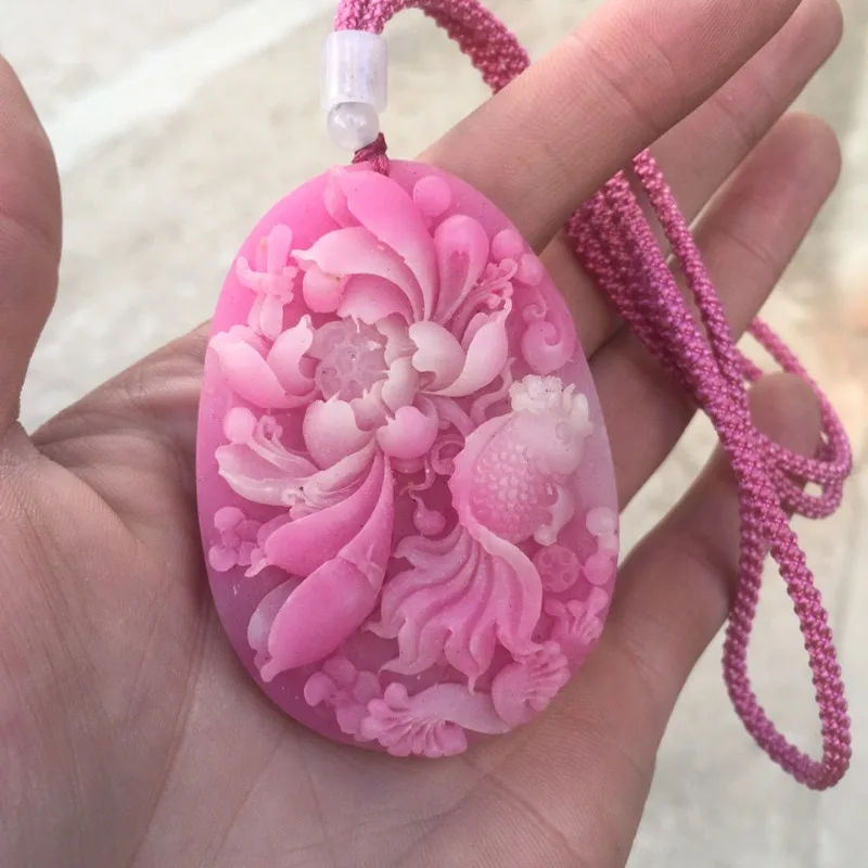 

Natural Peach Blossom Jade Protein Stone Super Immortal Palace Feng Shui Ink Fish Sweater Chain Pendant