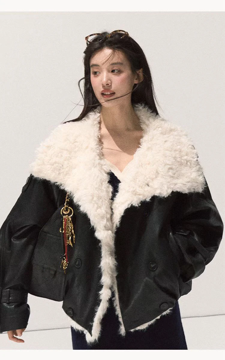 Moda in giacca da donna 2025 Giacca in vera pelle Pelliccia di lana femminile Risvolto grande Elegante cappotto corto da motociclista con