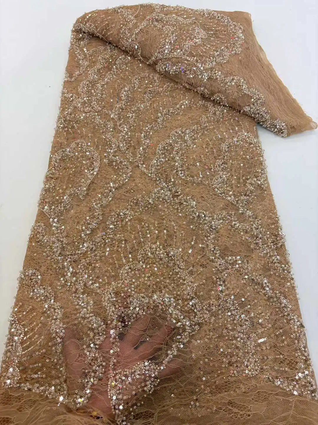 Schwarzer afrikanischer handgefertigter Spitzenstoff mit schweren Perlen und Pailletten, 25, luxuriöser, modischer französischer nigerianischer Mesh-Spitzenstoff für Damen-Hochzeitskleid