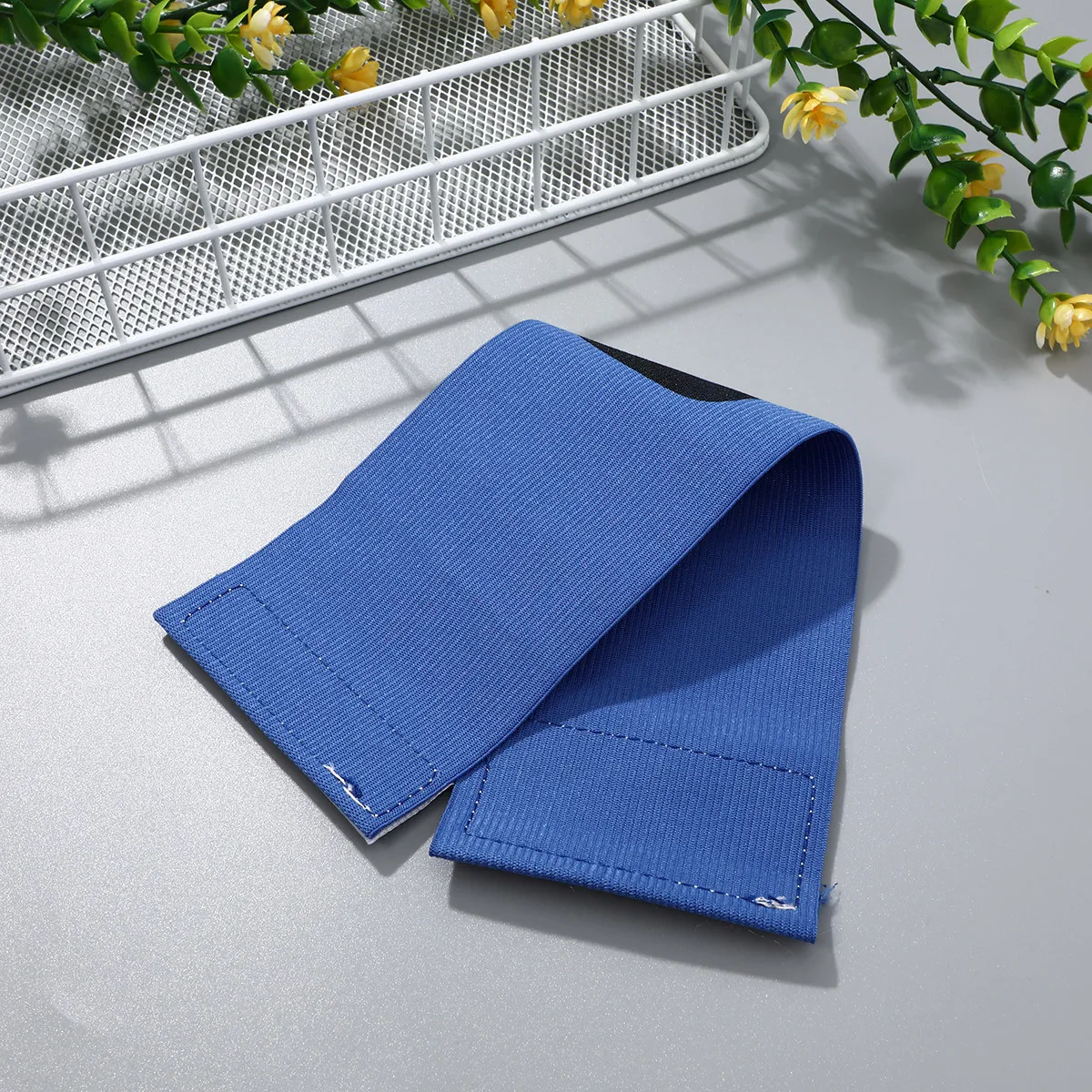 

1Pcs Soccer Captain Armband Adjustable Polyester Hook Loop Tape Design Football Captain Band for Running Soccer Armband