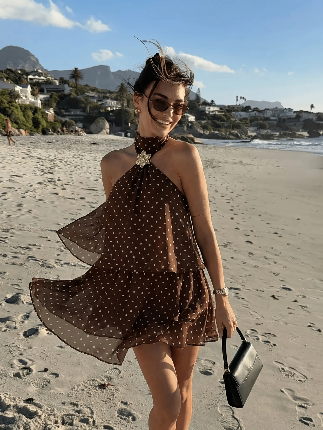 Damen Sommer Urlaub Polka Dot Print Rückenfreies Neckholder Fließendes Mini-Strandkleid – Detail 2