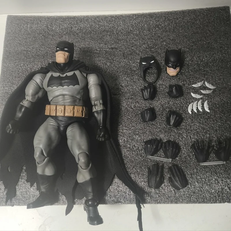 

In Stock Original Mafex 106 Batman The Dark Knight Action Figures Factory Seconds Anime Pvc Statue Collection Gift Toys