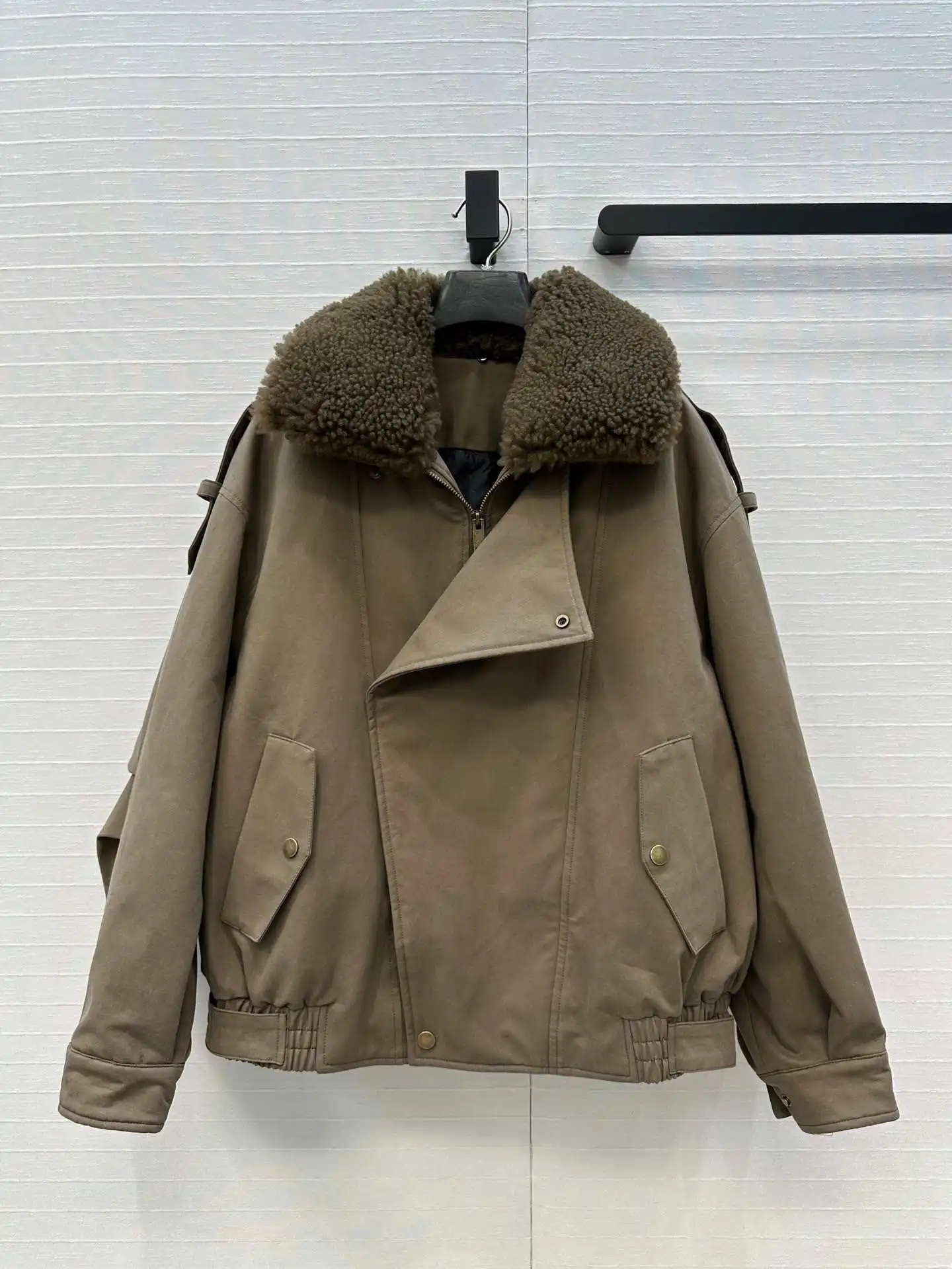 سترة باركر جديدة لشتاء 2025 معطف من ريش الإوز، ملابس دافئة عصرية مع ياقة فرو امبسوول مستوردة قابلة للفصل #1