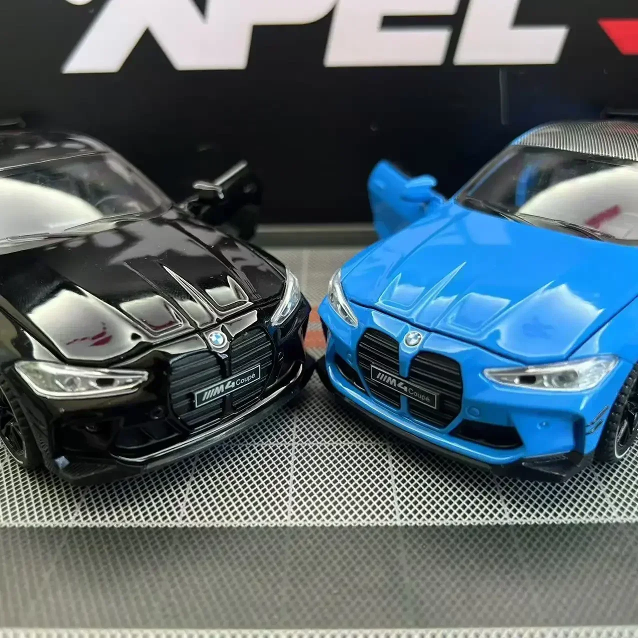 1:32 BMW M4 쿠페 스포츠카 높은 시뮬레이션 다이캐스트 금속 합금 모델 자동차 사운드 라이트 풀백 컬렉션 어린이 장난감 선물