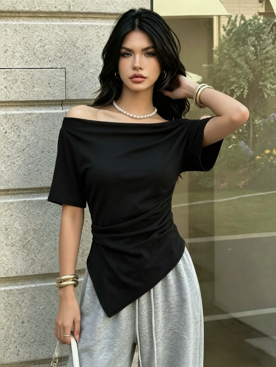 Damen-Top mit freiem Schulterbereich, kurzen Ärmeln, überkreuzter Raffung an der Taille, asymmetrischem Saum, figurbetontem Schnitt, im Y2K-Stil, sexy, für Weihnachten, Feiertage, Partys und Freizeit, T-Shirt. – Detail 11