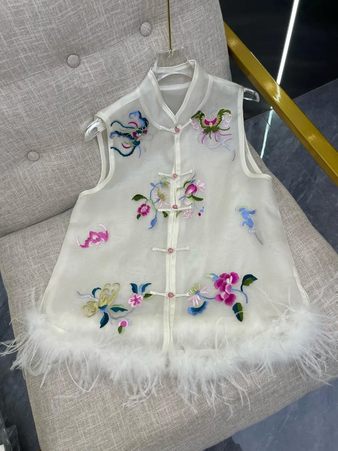 

2023 Summer Double layer real silk organsa embroidered waistcoat hem feather splicing removable Guofeng clip