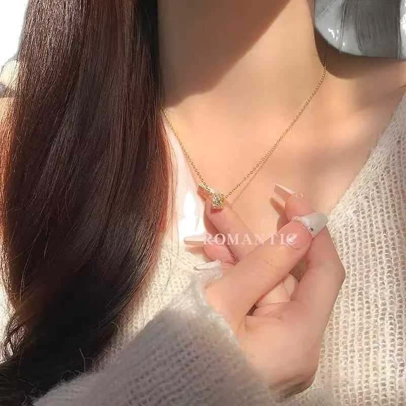 여성용 행운의 부적을 위한 티타늄 스틸 목걸이, 가볍고 고급스럽고 틈새 여름 절묘하고 고급스러운 쇄골 체인