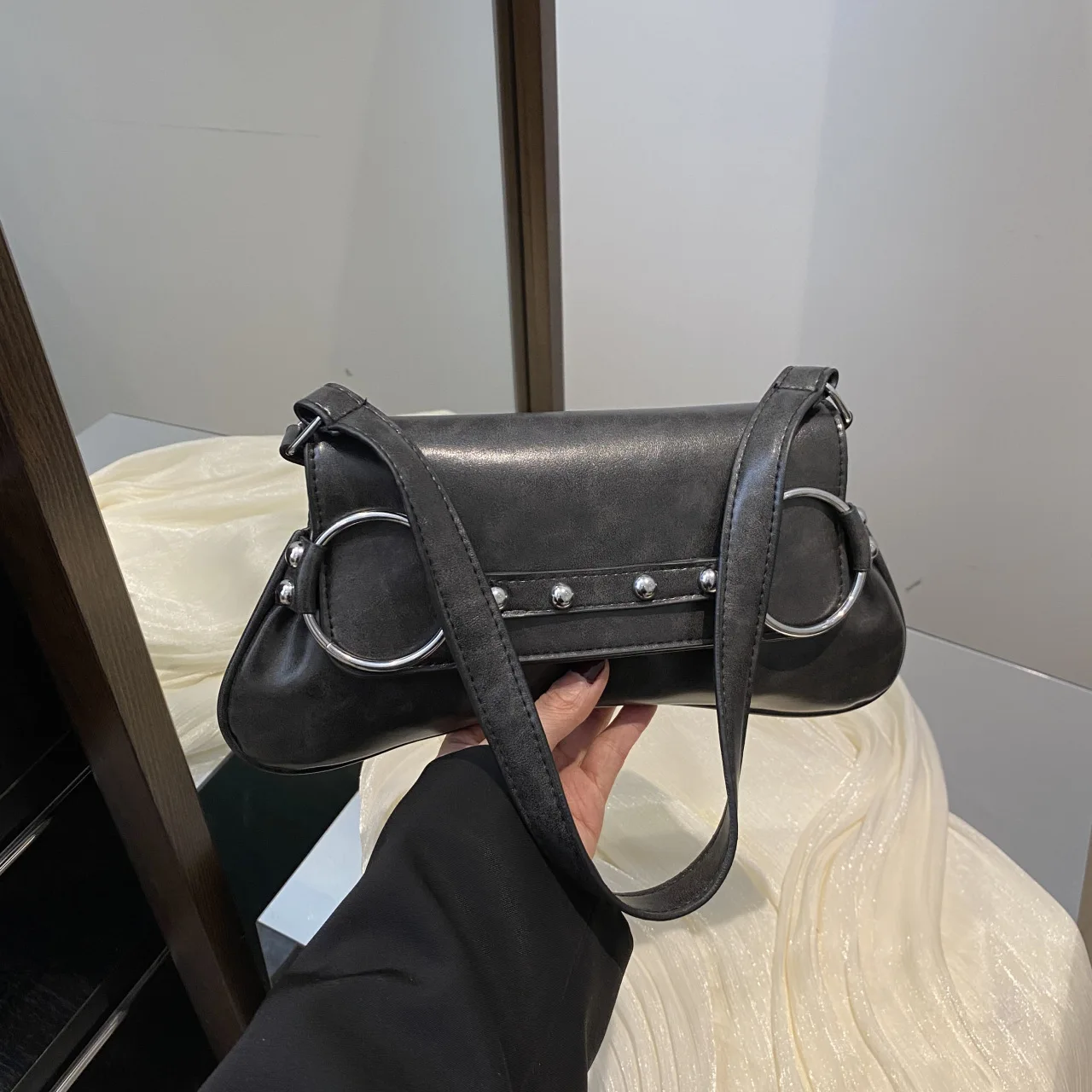 

2025 Glossy Shoulder Bag, Niche Underarm Purse for Women, Square Wristlet Clutch, Acrylic Mini Tote, Fashion Day-to-Night Bag​