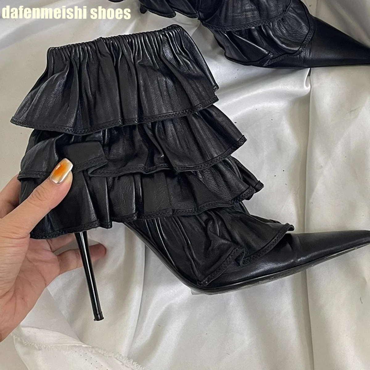 

Pointed Toe Short Boots for Women 2025 Autumn Winter New Style Pleated Skirt Style Fashion Novelty Stiletto Black Ankle Boots