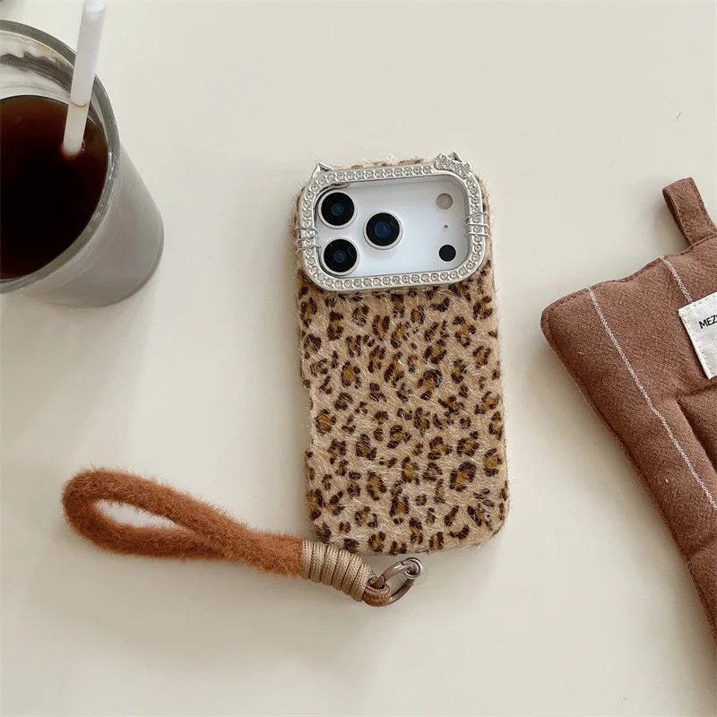 Luxury diamond-encrusted leopard print plush mobile phone case with lanyard for iPhone1716 15 14 13 pro max 14 15 16 plus