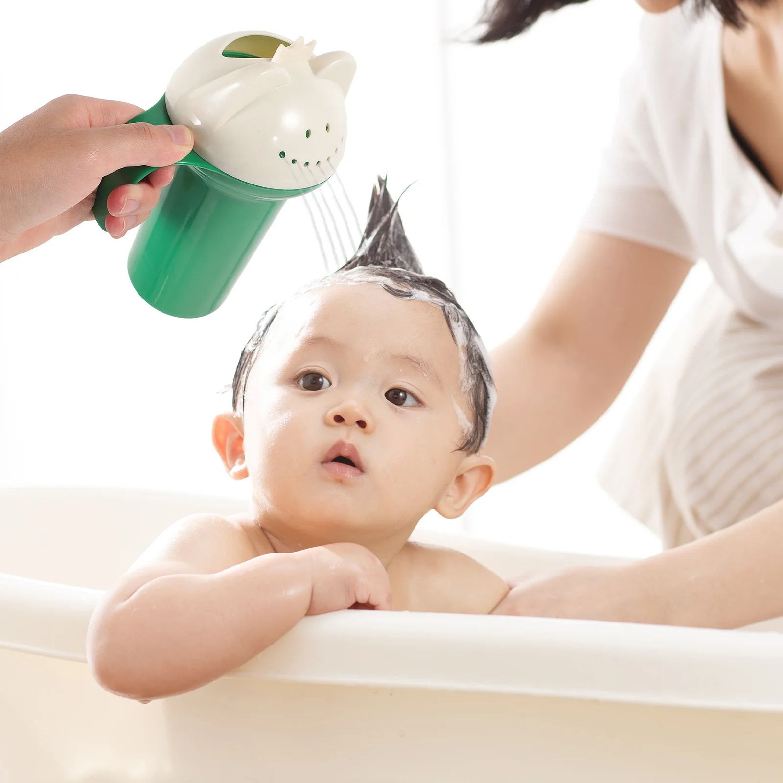 Cuillère à eau de bain pour bébé, shampoing en forme de grenouille verte, tasse de rinçage, plastique épais et Durable, protège les yeux, lavage des cheveux amusant pour enfants