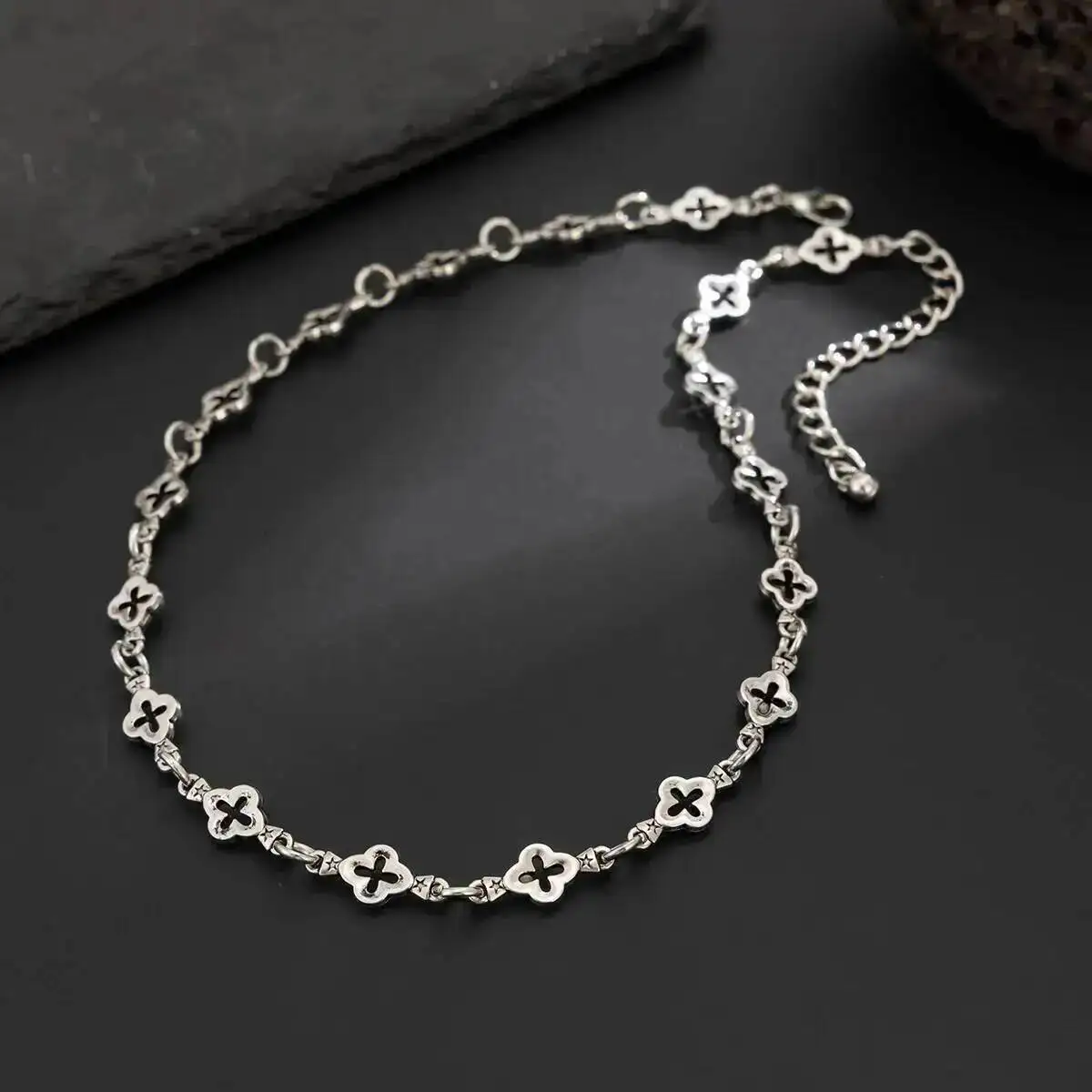 Lacteo Trendy Luxus Hohl Vierblättriges Kleeblatt Choker Halskette für Männer Kreative Einzigartige Charme Schlüsselbein Halskette Schmuck Zubehör
