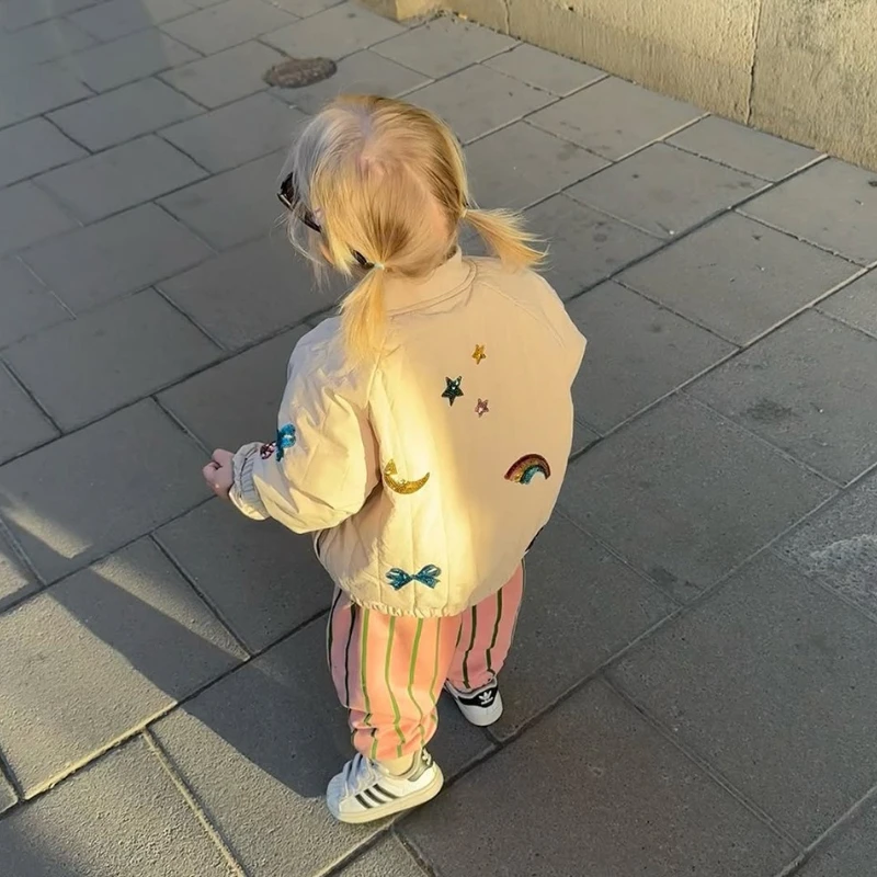 معطف أطفال مطرز KS ماركة 2025 خريف شتاء جديد رائع فتاة سترة سميكة معطف ملابس خارجية دافئة الأولاد صوف الضأن