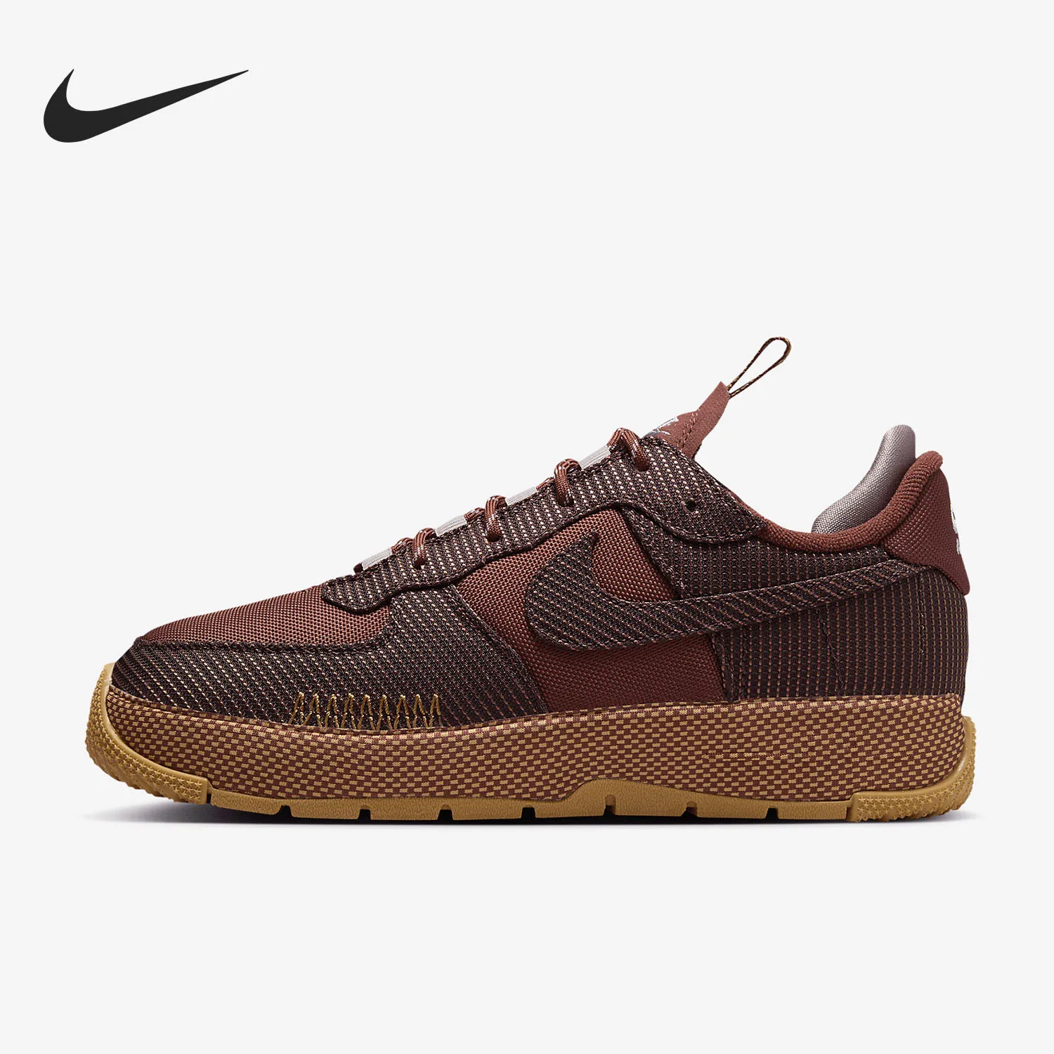 Nike Air Force 1 Wild أحذية رياضية منخفضة الجودة للجنسين أحمر محمر-بني ريترو أحذية رياضية كاجوال للرجال والنساء مضادة للانزلاق متينة FB2348-202