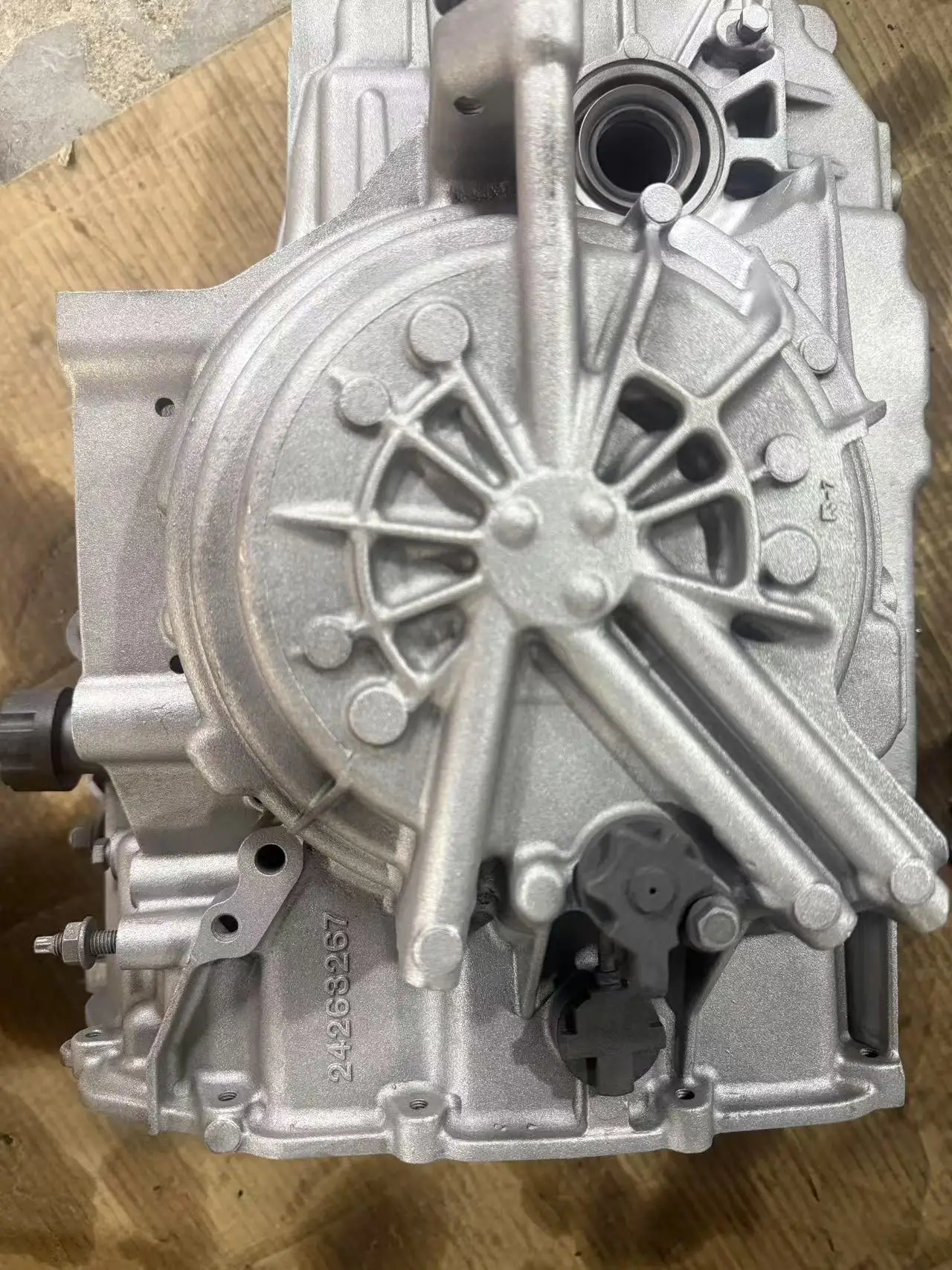 

Корпус трансмиссии 6Т31 24263267 24279632 подходит для корпуса АКПП Buick Chevrolet.