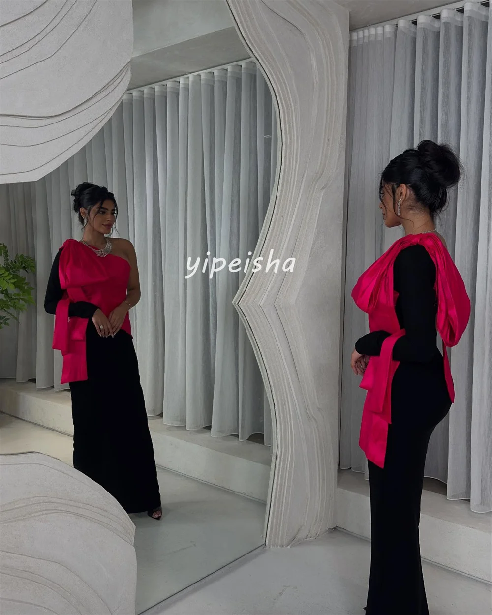 カスタマイズされたセクシーなモダンなスタイルのジャージプリーツリボンシャーリングストレートワンショルダーロングドレスオーダーメイドオケージョンドレスエレガントカジュアル