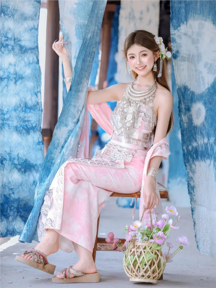 A pink tie-dyed cotton strapless ribbon long dress with ethnic style photography