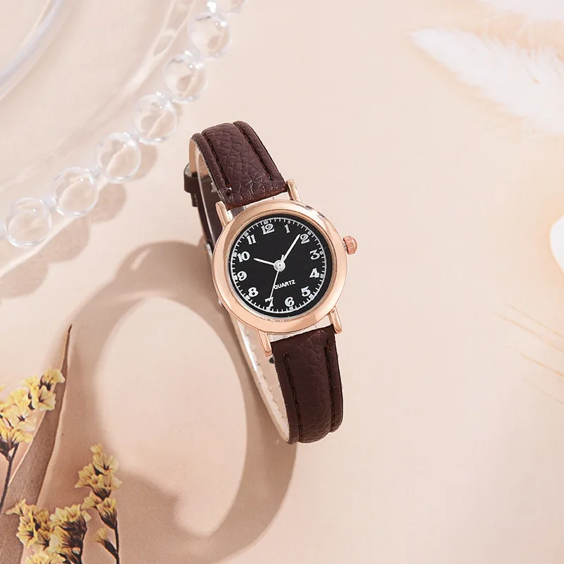 Classic Women's Casual Quartz Leather Band Strap Watch New Round Analog Clock Wrist Watches Designer Watches Reloj Mujer