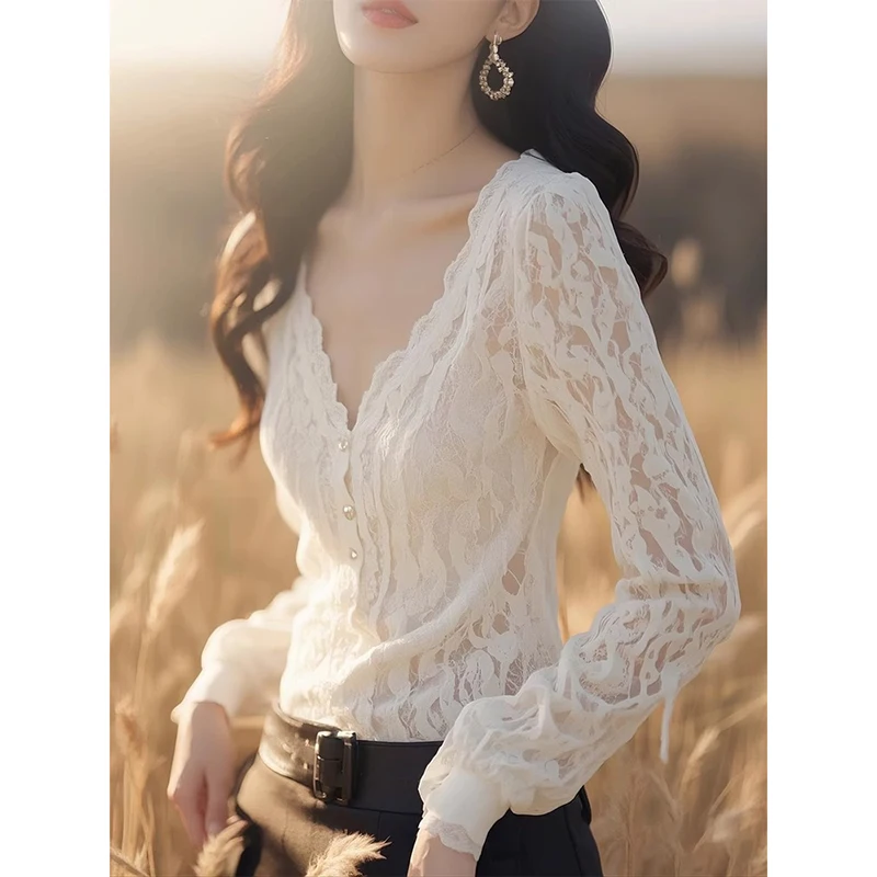 

Модная белая кружевная блузка с V-образным вырезом Весна 2025: Элегантная, минималистичная, роскошная, с длинным рукавом, для офиса, женская рубашка