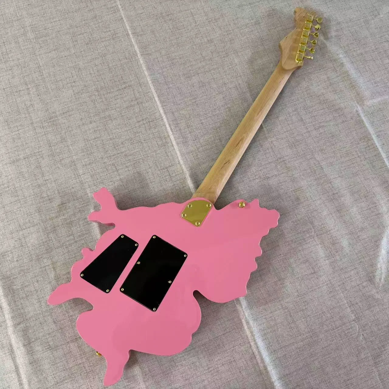 6 String Cartoon Beauty Girl Shaped Electric Guitar Mahogany Body HH Pickups Double Locking Tremolo Bridge