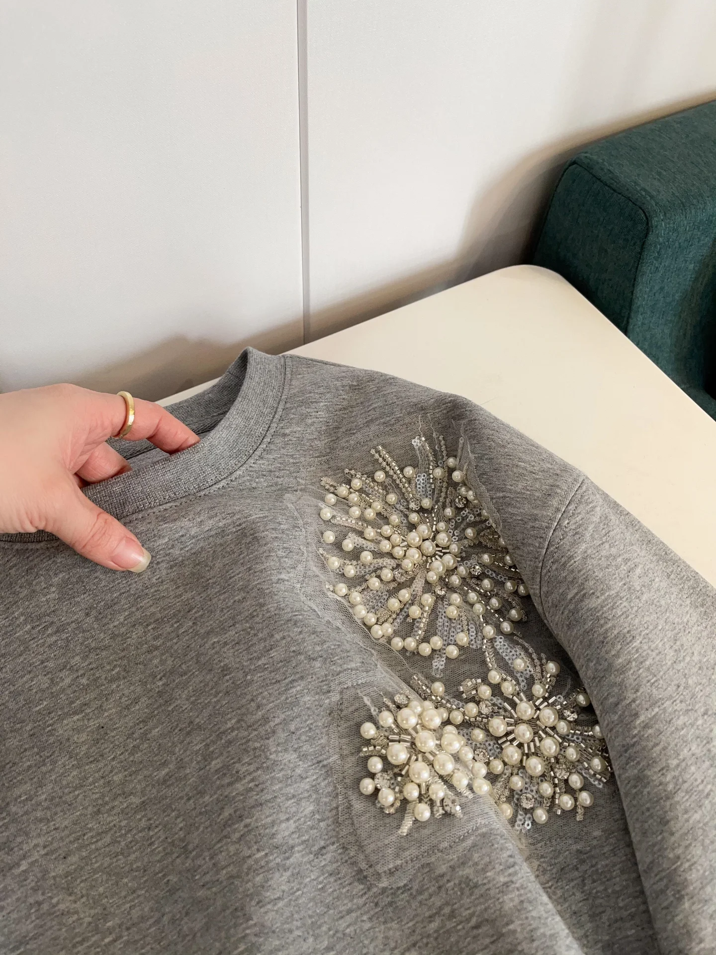 レトロエレ刺繍ロングスリーブフーディー 春秋用 ゆったりスリムフィット 多用途 メンズ レディース スウェットシャツ