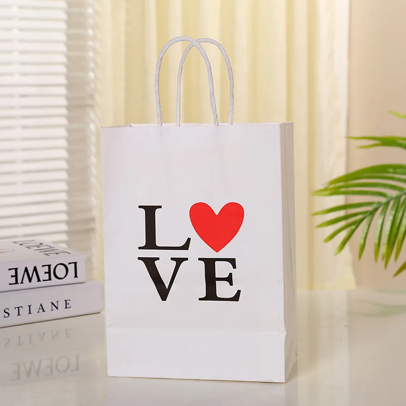 5Pcs Cute Heart Shape Pattern Printed Kraft Paper Bag Simple Cartoon Gift Handbag Holiday Valentines Day Gift Bag Decor Supplies