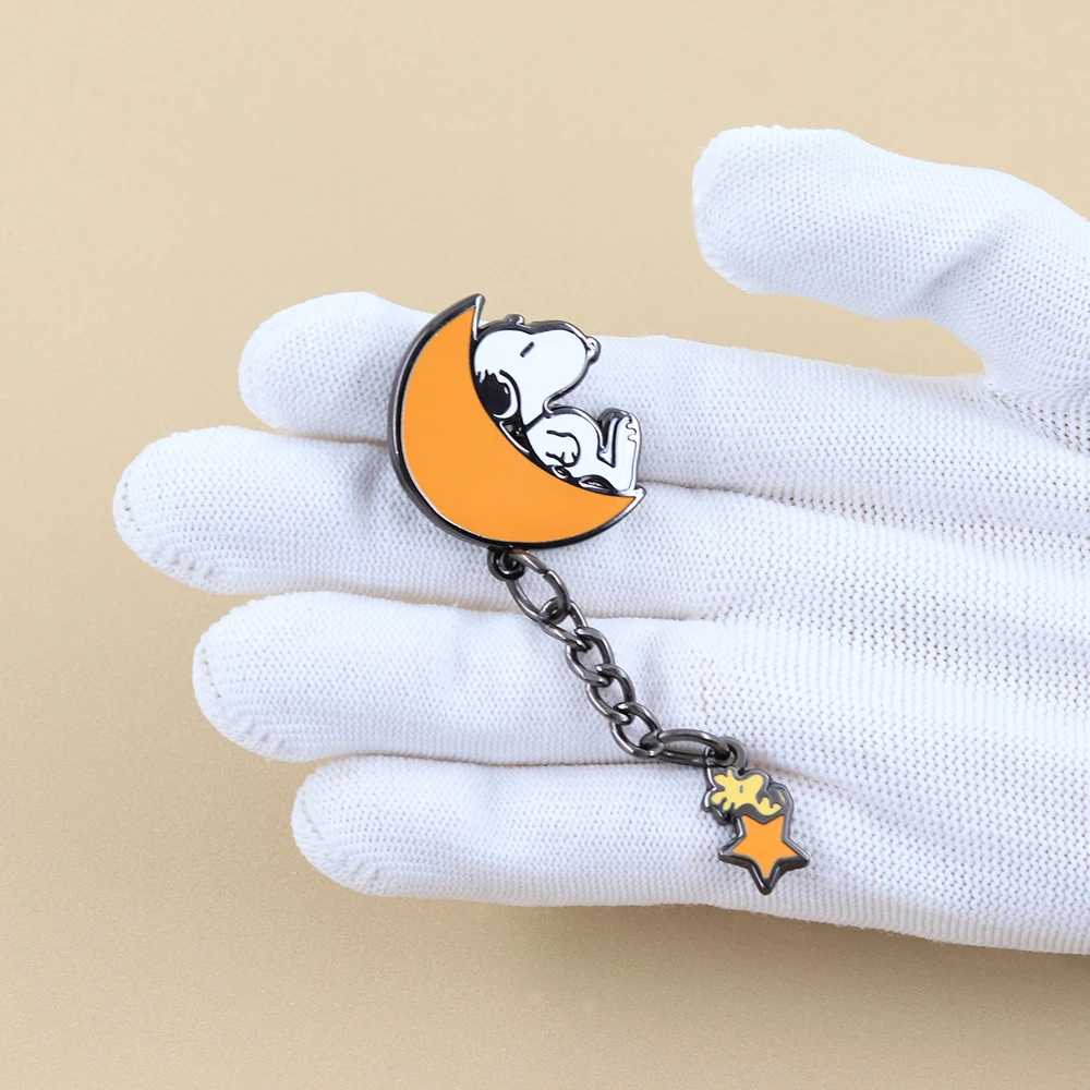 لطيف الأبيض بيغل وصديق الأصفر الطيور المينا بروش القمر النوم قلادة ستار Kawaii شخصية كوميدية شارة بدبوس هدية Acc
