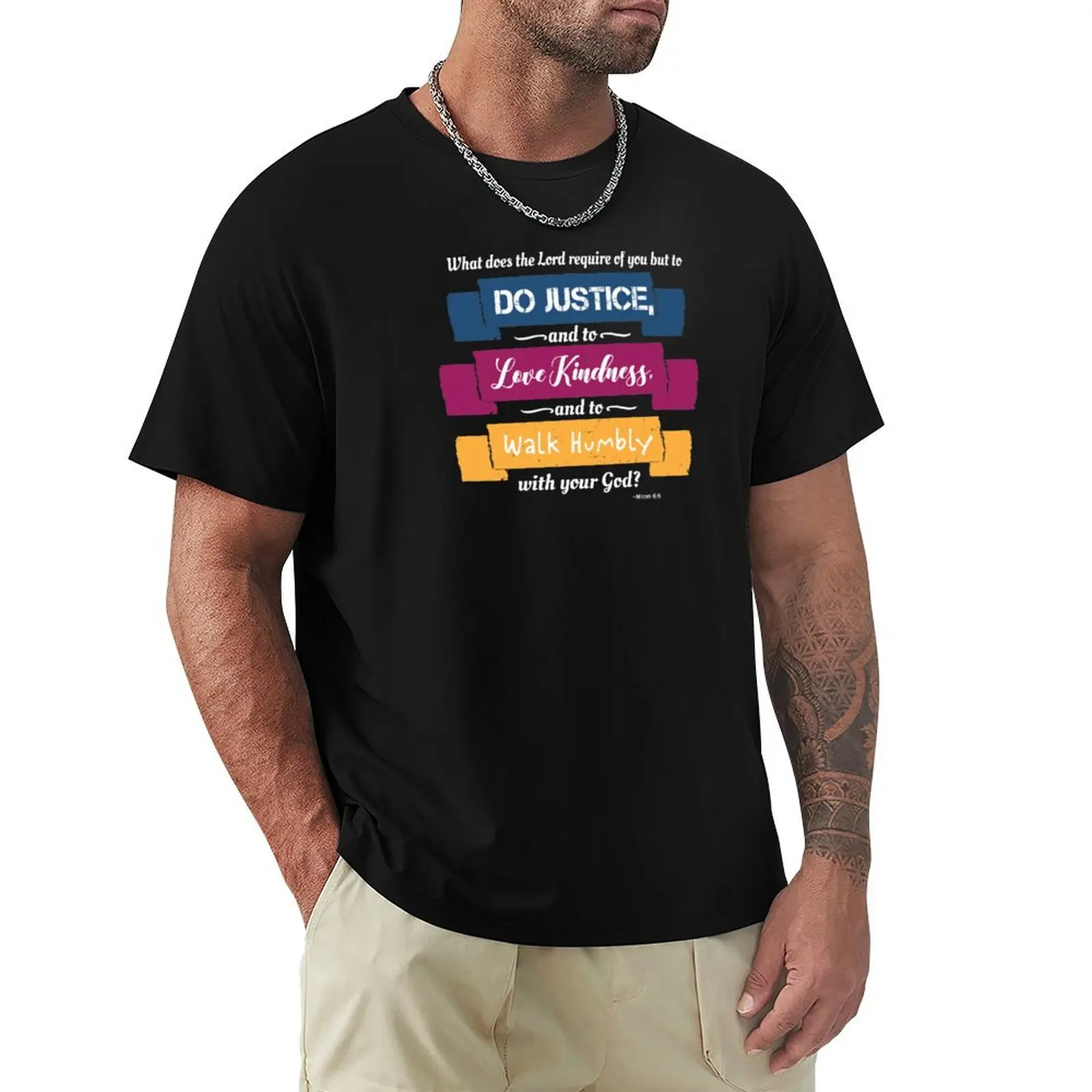 Que demande le Seigneur à votre égard ? / Matthieu 6:8 / T-shirt Justice, Kindness, Humbly en coton doux à manches courtes