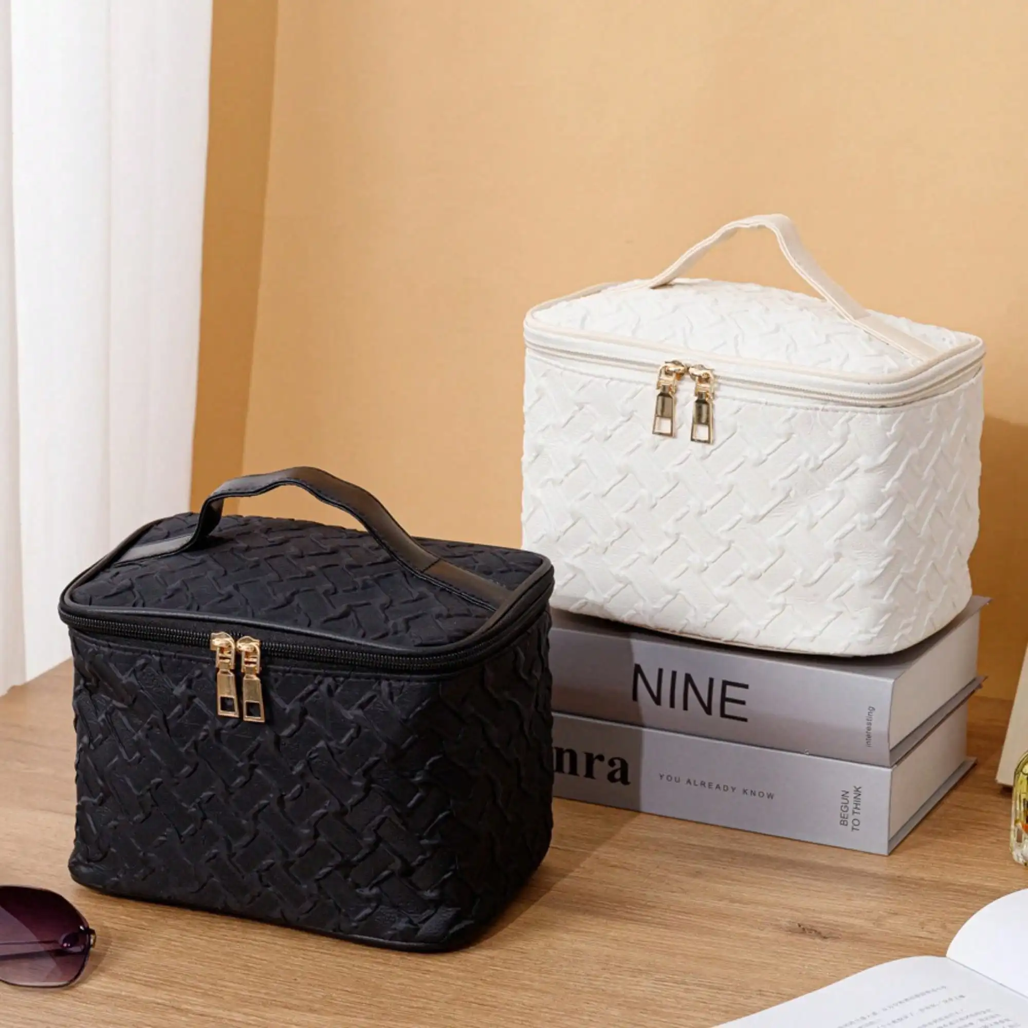 1PC black-and-white advanced large-capacity cosmetic bag portable travel multi-functional cosmetic storage bag