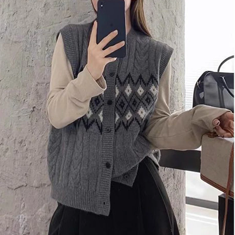 2024 Autumn Women Vintage Argyle Streetwear Single Breasted Sweater Vest Y2K Harajuku Female Sleeveless Loose Knitted Waistcoat