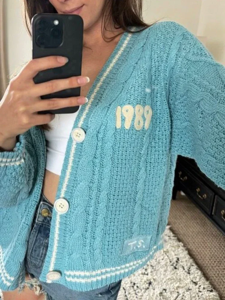 2024 Autumn Women Trend High Quality Loose Blue Knitted Cardigan Bird Embroidery Y2k Special Cardigans Female Vintage Sweater