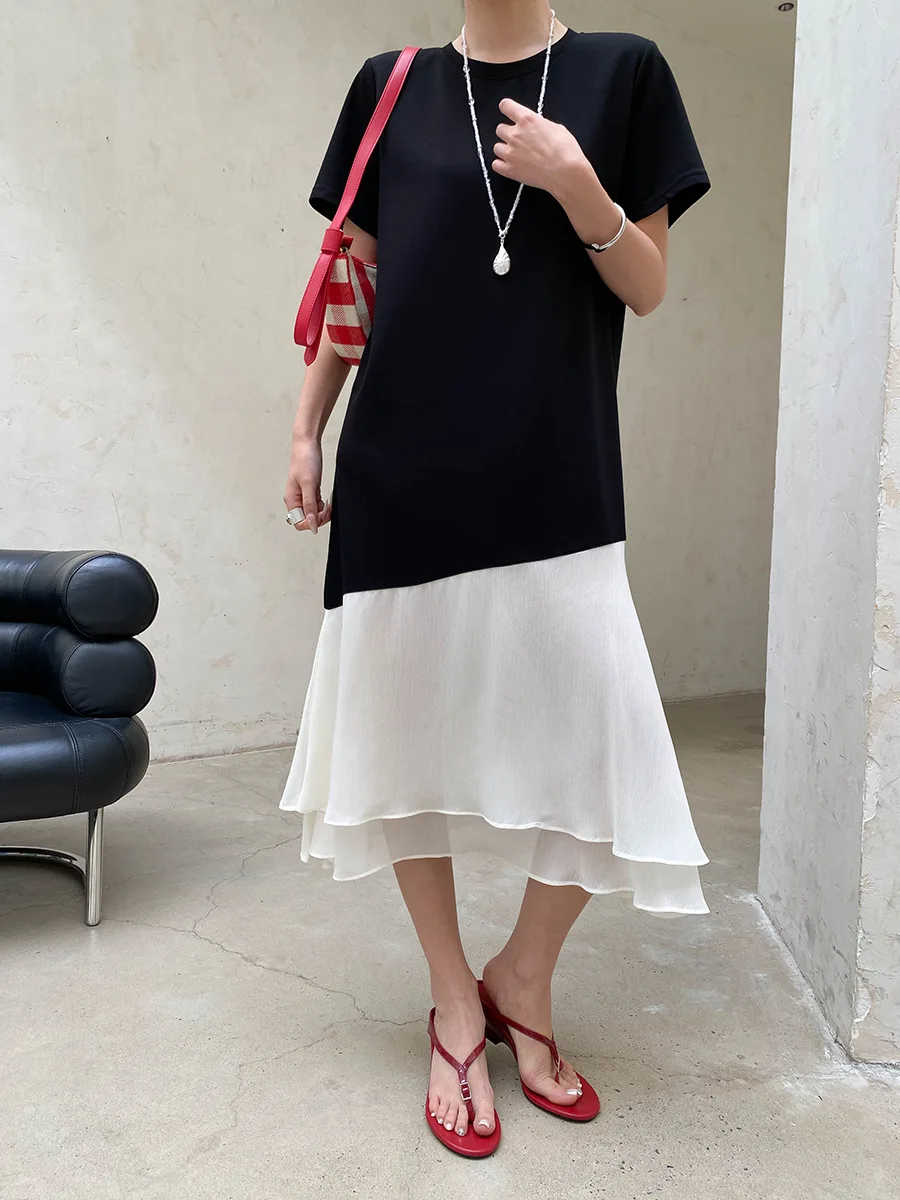 Sommerliches Damen-T-Shirt-Kleid in unifarbenem, modischem, unregelmäßig geschnittenem, lockerem und schlank machendem Design. – Detail 3