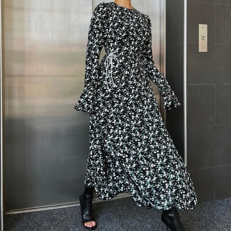 

2025 Spring Fashion Temperament Trumpet Sleeve Floral Dress Round Neck Waist Design Sense Women's Long Skirt