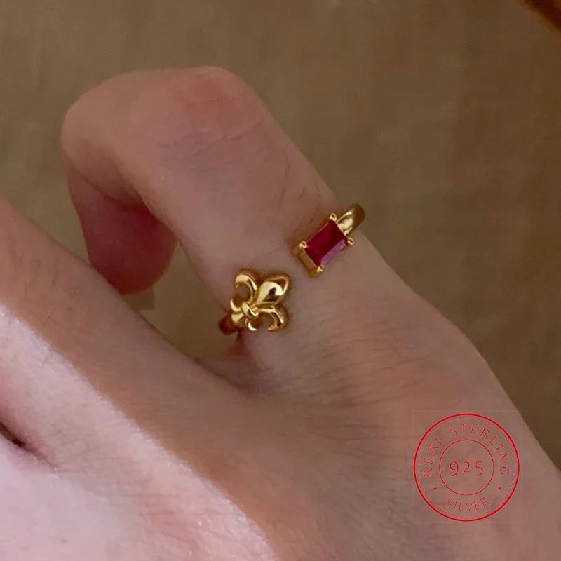 Royal Style Gold Iris Ruby Pinky Ring Women's Vintage Seal Ring Party Birthday Wedding Jewelry Gift for Women