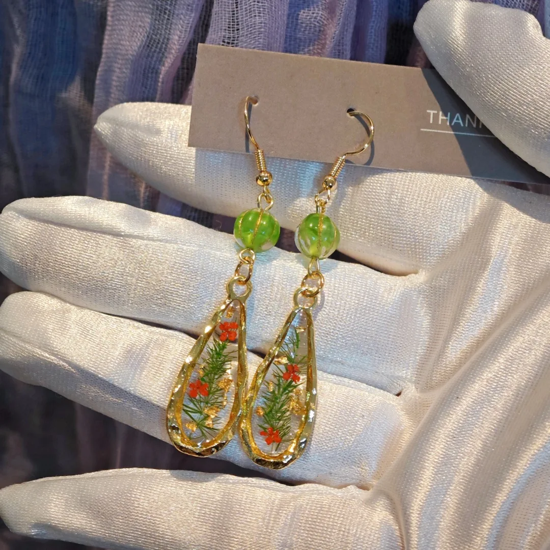 

3237 Wholesale Christmas Style Plant Specimen Dried Flower Earrings Czech Glass Pumpkin Pendant Earrings Creative Birthday Gift