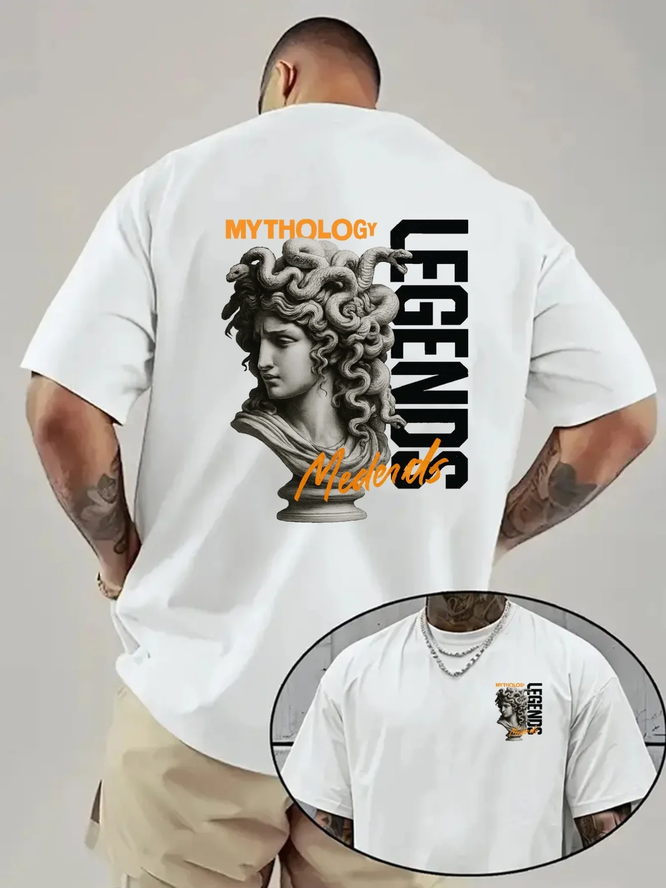 

Мужская футболка с двусторонним принтом Medusa из греческой мифологии — белая с черно-оранжевыми греческими надписями, круглым вырезом с короткими рукавами
