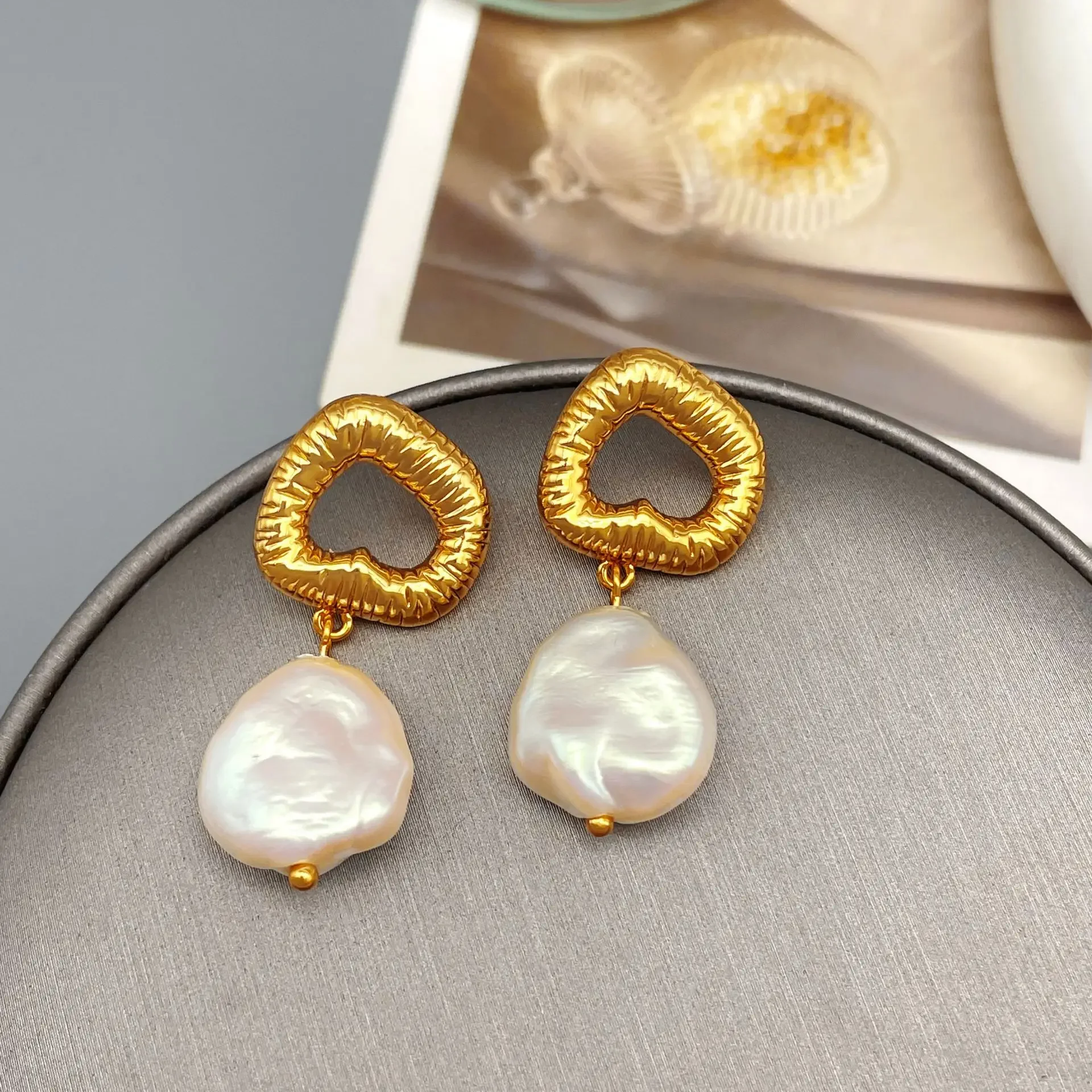 

European and American retro irregular circle pearl pendant design sense exquisite earrings women