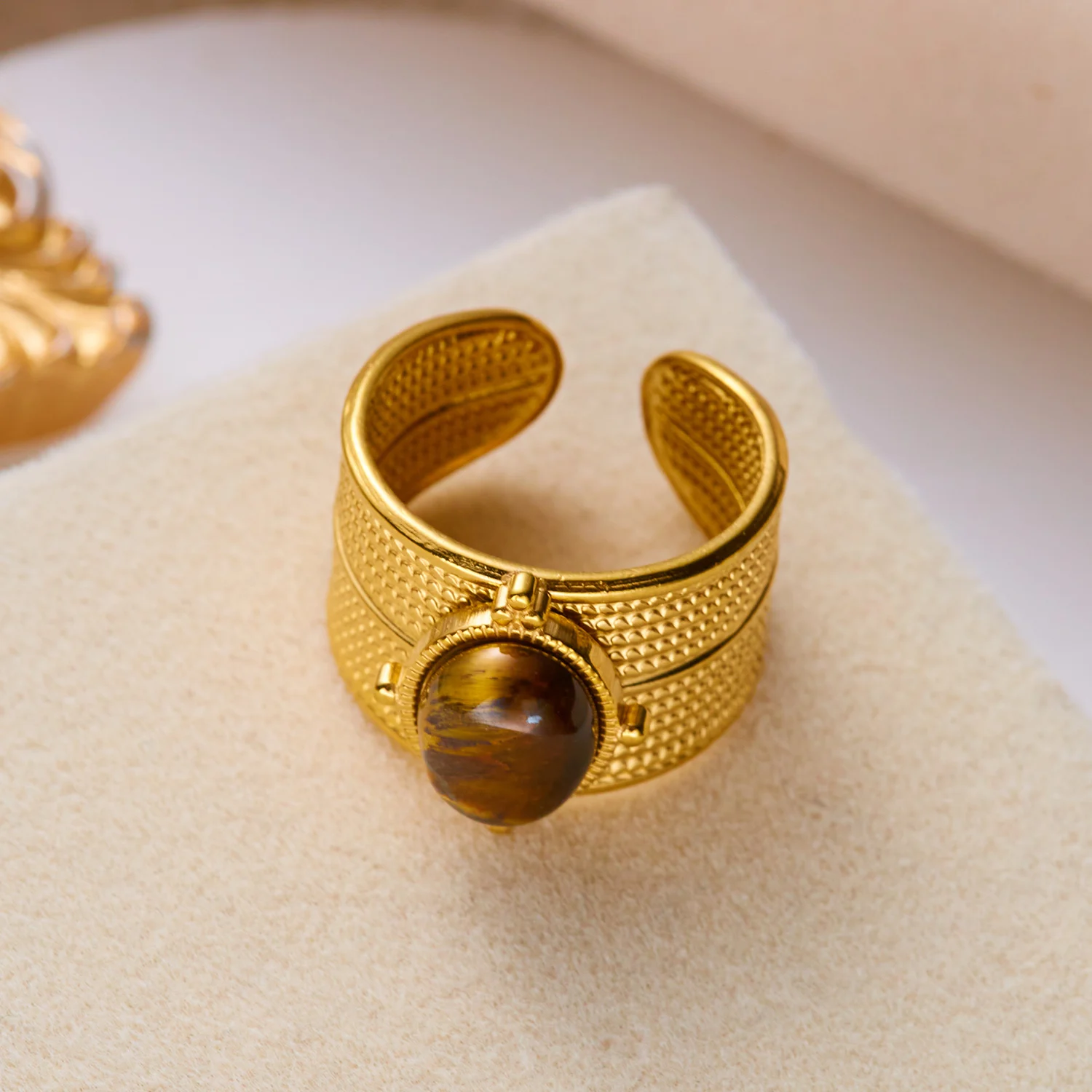 Retro Goldfarbener Unregelmäßiger Metallring für Damen und Herren Edelstahl Natürlicher Tigerauge Offener Ring Ästhetischer Dating-Schmuck – Detail 7