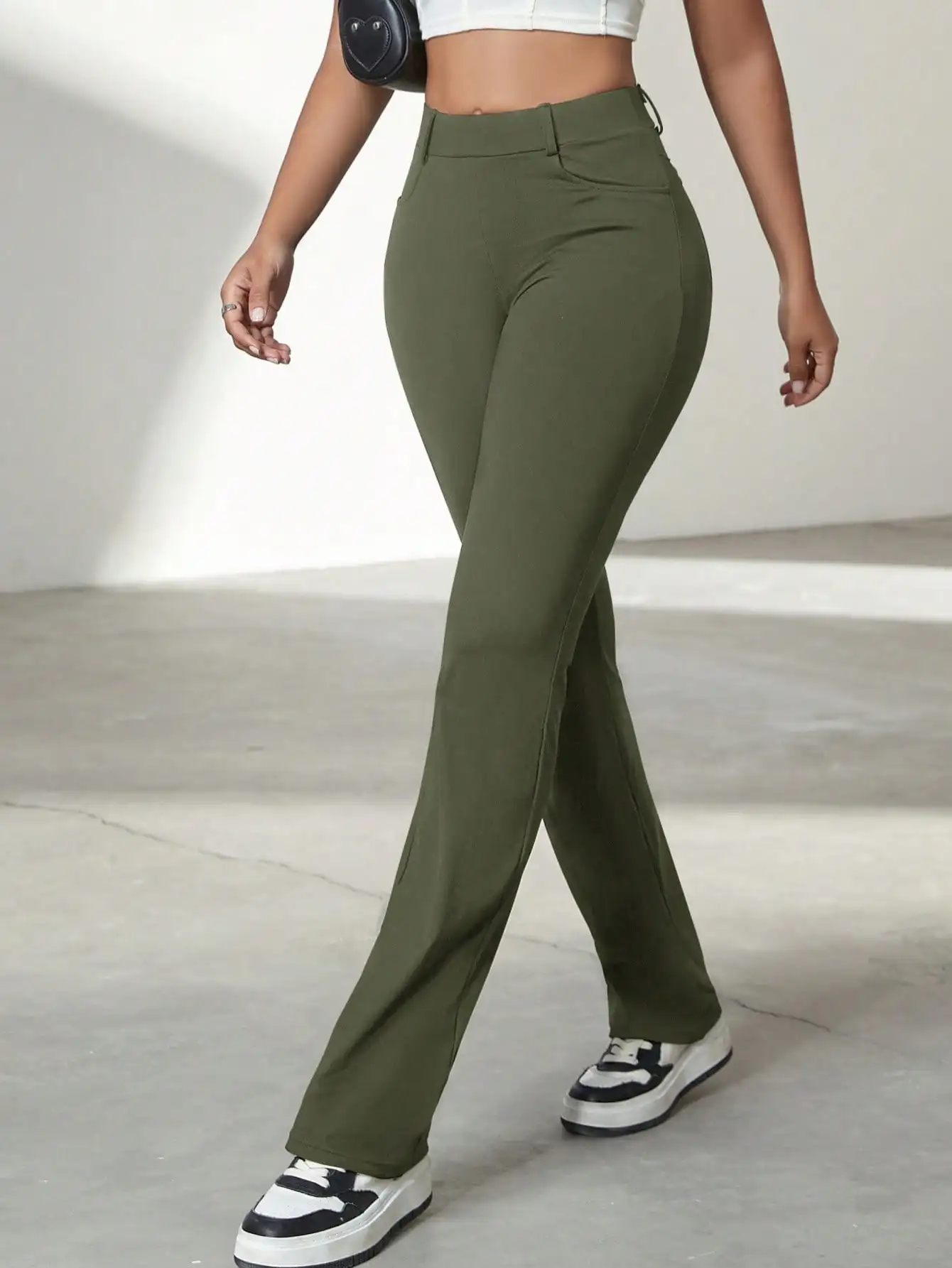 

Прямые брюки больших размеров с высокой талией и карманами, эластичный и приталенный крой для офиса или повседневной носки