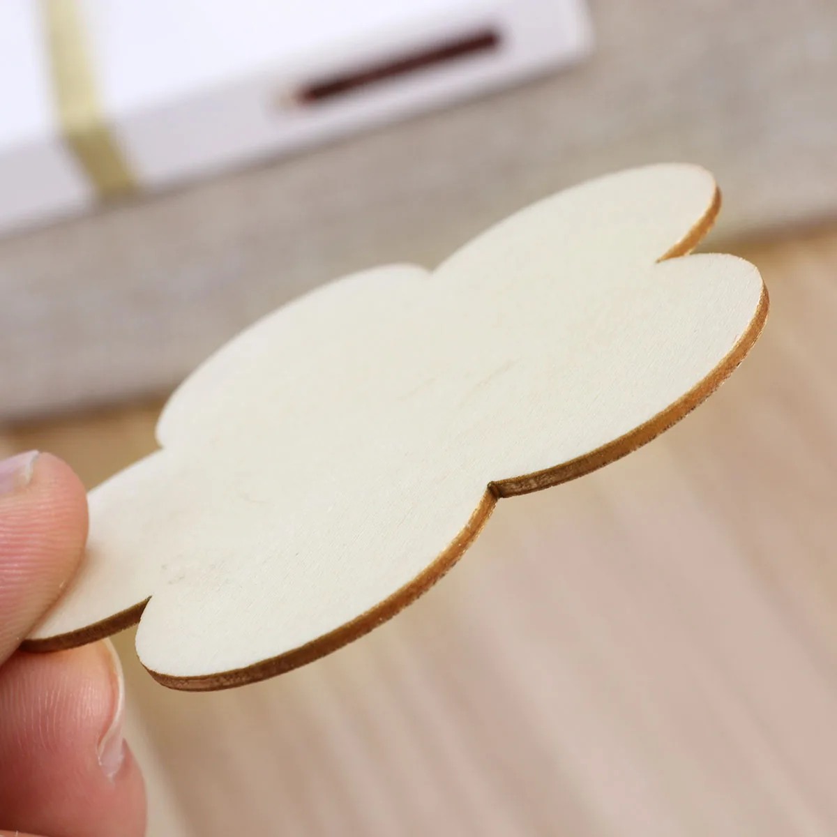 

10 pcs Plum Flower Shape Wood Cutouts 3Cm Unfinished Wooden Chips For Crafts Diy Decorations School Game Props Smooth Premium