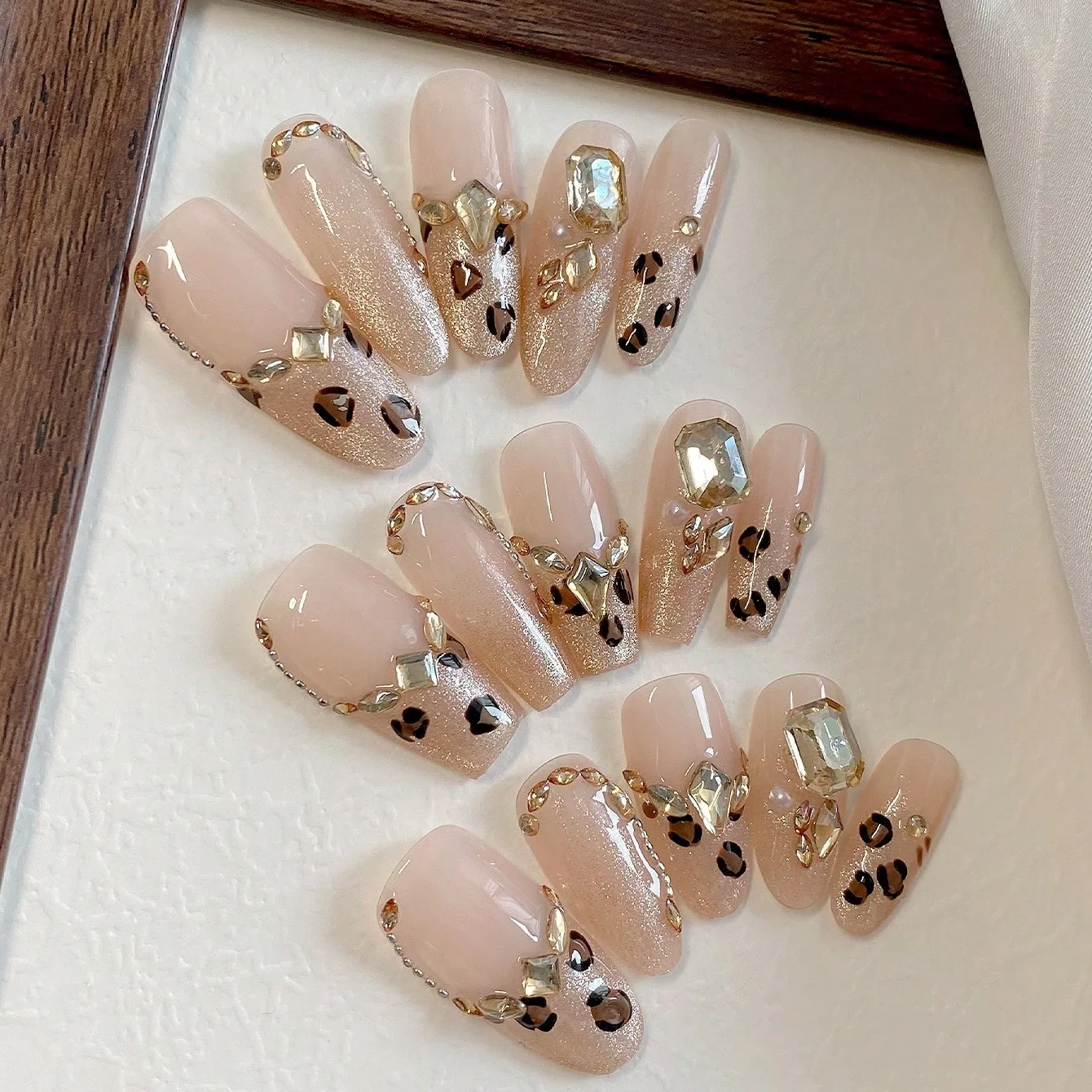 10 Stück Acryl-Aufklebenägel, lange, mandelförmige Nägel aus der Herbst-/Winterkollektion, Nagelzubehör.