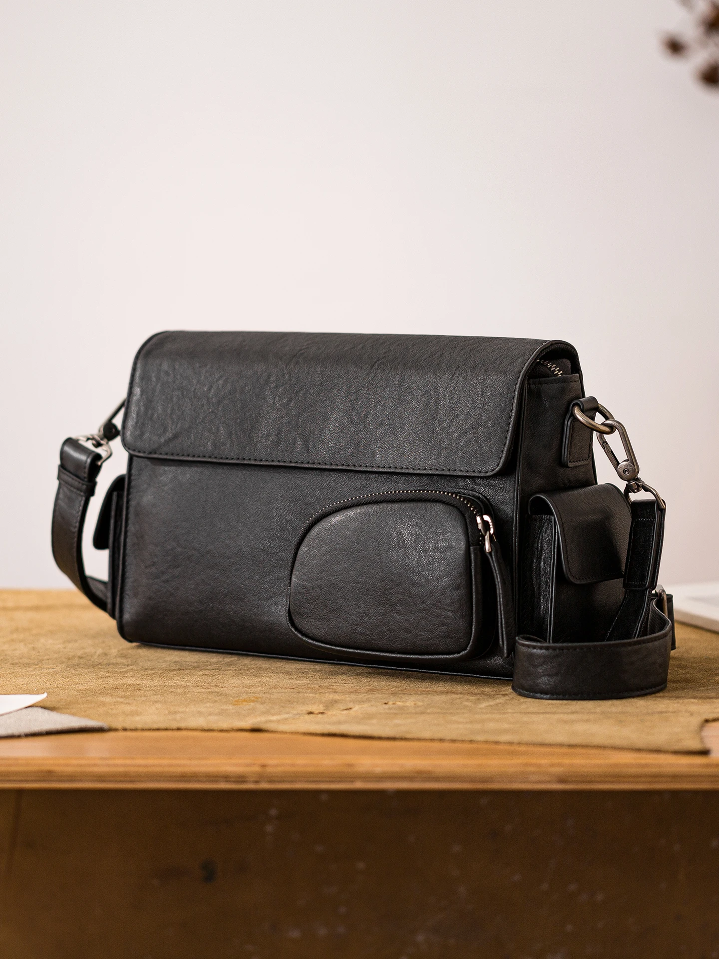 

outdoor daily work luxury genuine leather men's messenger bags organizer designers handmade real cow leather black shoulder bag