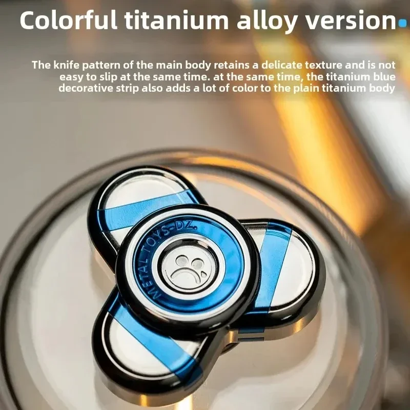 Giocattoli in metallo Dz.Trefoil Fingertip Gyro Materiale metallico Decompressione Tecnologia nera Giocattoli EDC