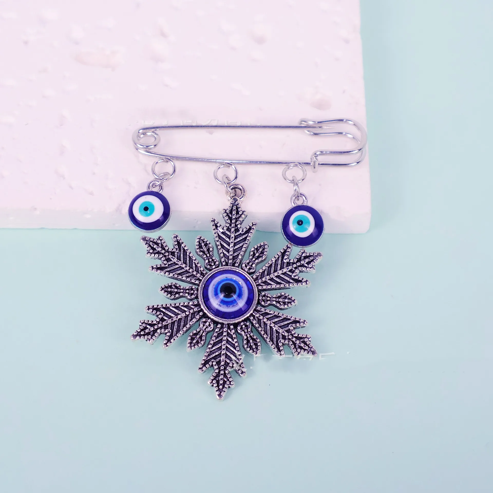 1PC New Fashion Vintage Turkish Evil Eye Brooch Retro Turkey Fatima Hand Pendant Pin Muslim Islam Religious Jewelry Baby Pin