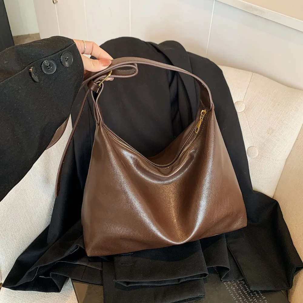 

Elegant Soft Leather Tote Bag Lightweight Large Capacity Commuting Shoulder Bag Solid Color Zipper Vintage Underarm Bag Women